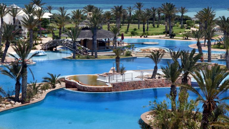 15 easy steps to design swimming pool